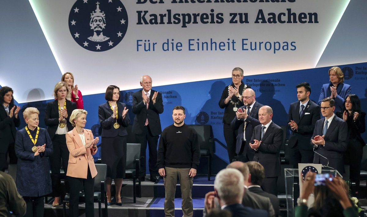 Zelenskõi Aachenis Euroopa liidrite keskel. Kohal olid ka europarlamendi president Roberta Metsola, Euroopa Komisjoni president Ursula von der Leyen, Valgevene opositsioonijuht Svjatlana Tsihhanovskaja, Euroopa Ülemkogu eesistuja Charles Michel, Saksa kantsler Olaf Scholz ja Poola peaminister Mateusz Morawiecki.