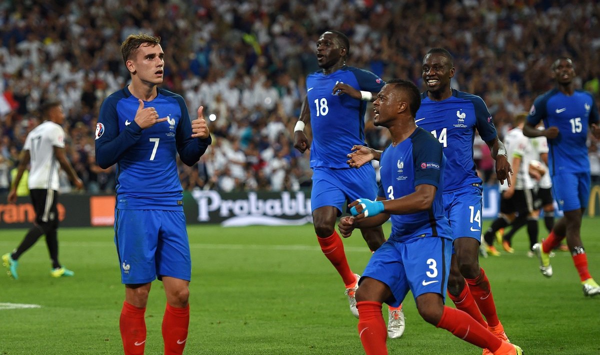 Prantslased väravat tähistamas