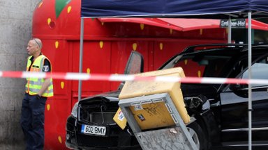 FOTOD ja VIDEO | Eesti numbrimärkidega auto kihutas Berliinis rahva sekka ja vigastas raskelt kolme inimest. "Palun vabandust!" hüüdis juht pärast õnnetust