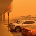 ФОТО и ВИДЕО: Австралийский город погрузился в оранжевую мглу