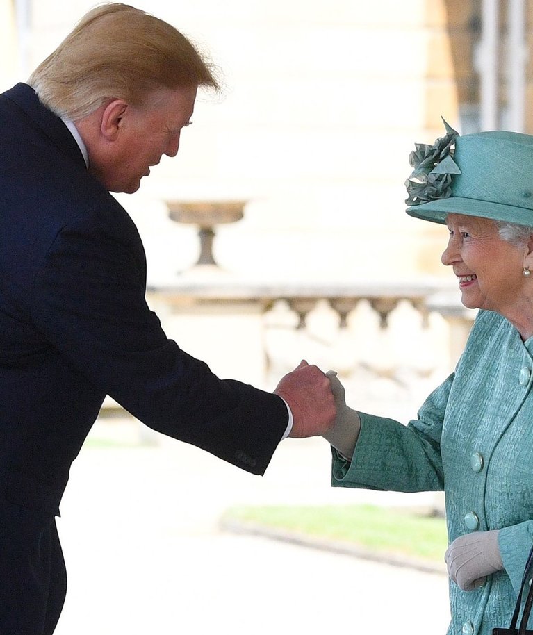 TÄNAPÄEVA EDUKAIM HÜPNOTISÖÖR: Sel nädalal Suurbritannias visiidil viibiv USA president Donald Trump kasutab väga edukalt hüpnoosi veenmistehnikaid: lihtsate tõdede kordamine, aga ka mõttesegaduse tekitamine. Fotol koos kuninganna Elizabeth IIga.