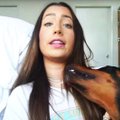 VIDEO | Youtube’i staar sattus kriitikalaviini alla! Noor naine kohtleb enda koera eriti jõhkralt
