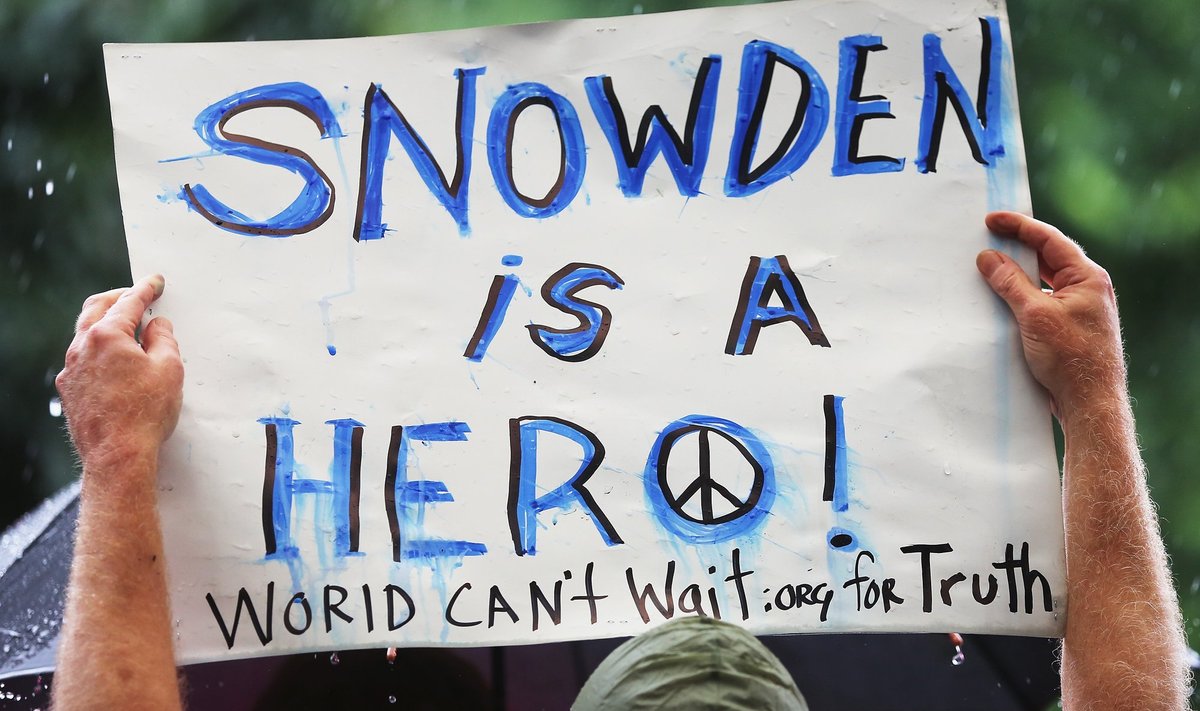 <em>Aktivist avaldab New Yorgis vilepuhujast Edward Snowdenile toetust</em>