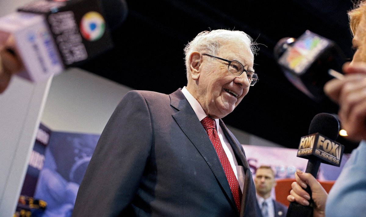 Warren Buffetti investeerimisfirmal Berkshire Hathawayl on palju püssirohtu varuks, kui finantsturgudel peaks tekkima soodsaid ostukohti. Firmal on raha ja selle ekvivalente kokku 157,2 miljardi dollari jagu ehk peaaegu kümme korda enam kui on Eesti riigieelarve aasta tulud.