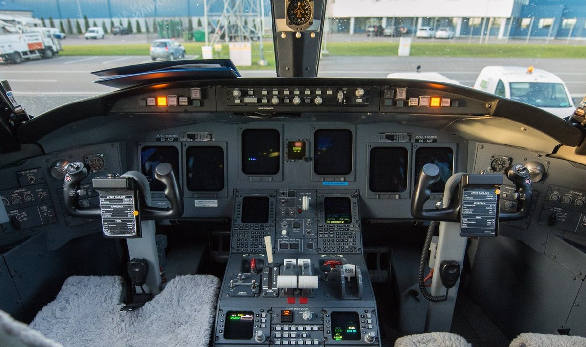 Uus Estonian Airi lennuk Bombardier CRJ 700 