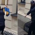 Мужчина сорвал флаг Украины со здания в центре Риги: начато уголовное производство