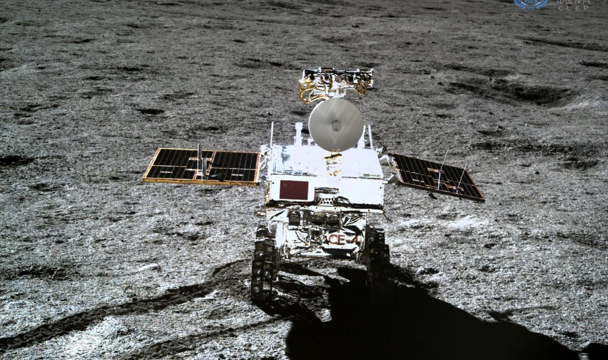 Yutu-2 kuukulgur, mis hetkel Kuu pimedal poolel toimetab