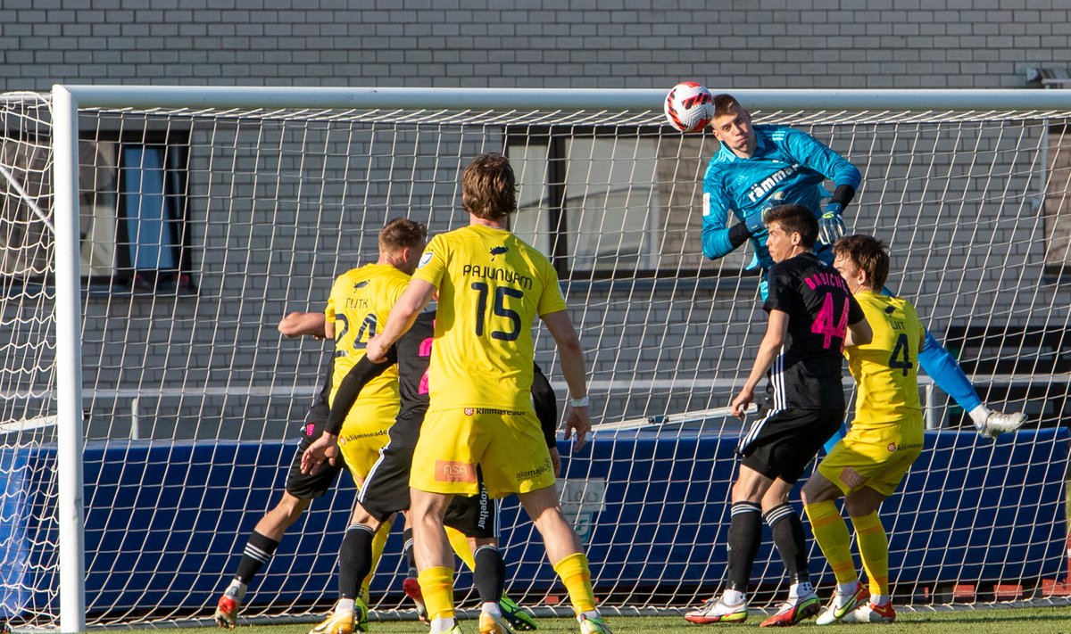 Premium liiga , jalgpall FC Kuressaare, Nõmme Kalju