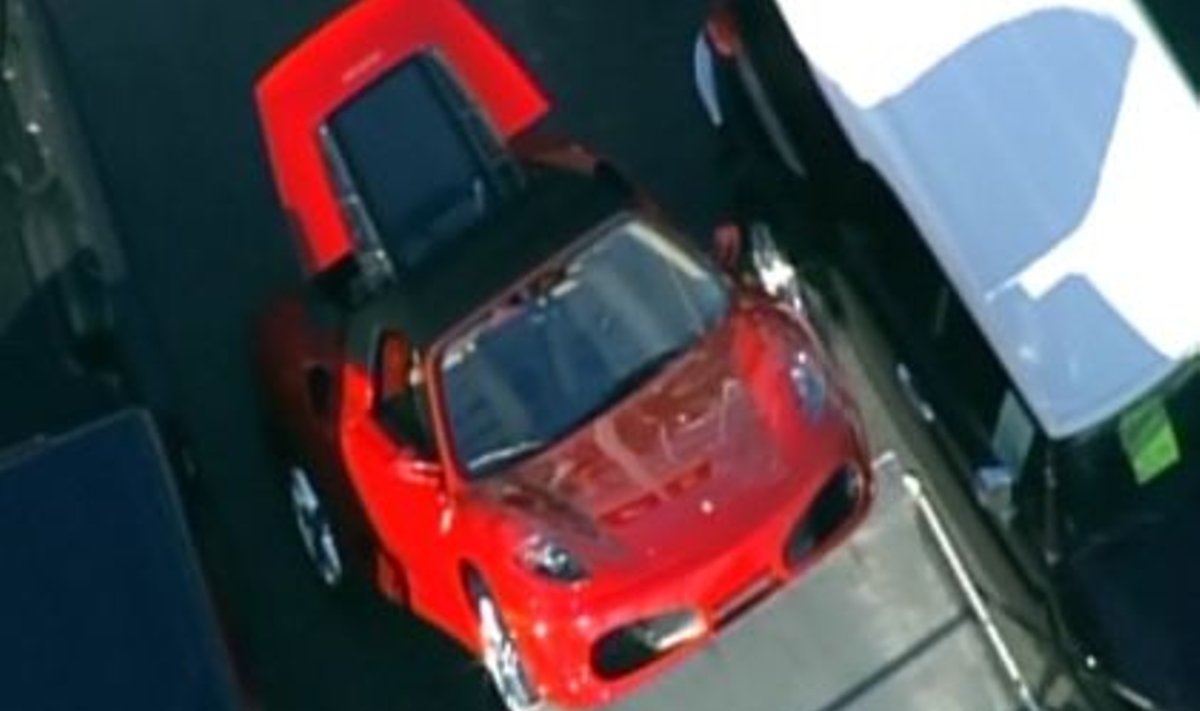 Täbarasse asendisse sattunud Ferrari