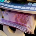 Полиция задержала трех человек, подозреваемых в выманивании 28 000 евро