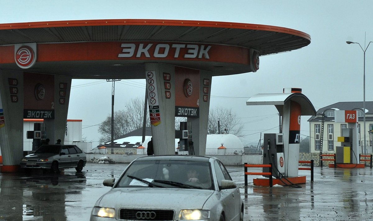 Audi Venemaal bensiinijaamas.