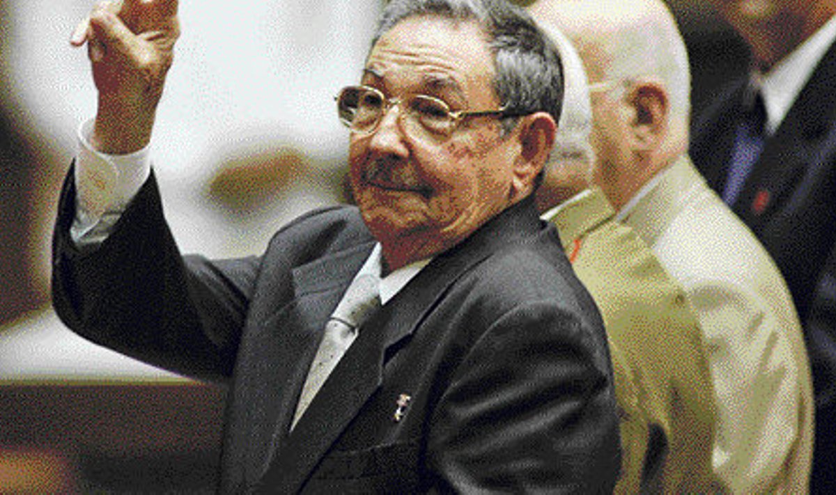 Kuuba liider Raul Castro lubab loobuda toidu jagamise kaardisüsteemist.