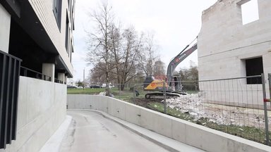 VIDEO JA FOTOD | Tallinn hakkas lammutama ebaseaduslikult ehitatud hoonet