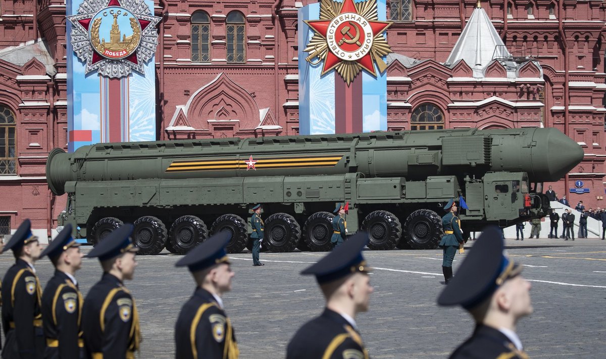 РС-24 Ярс - российская межконтинетальная баллистическая ракета, способная нести от 3 до 10 разделяющихся боеголовк