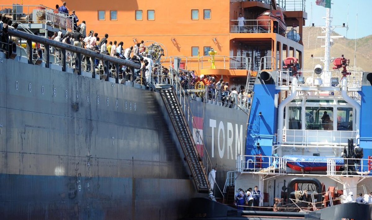 Merehädaliste päästmine Itaalia vetes vajab väiksemate laevade abi.