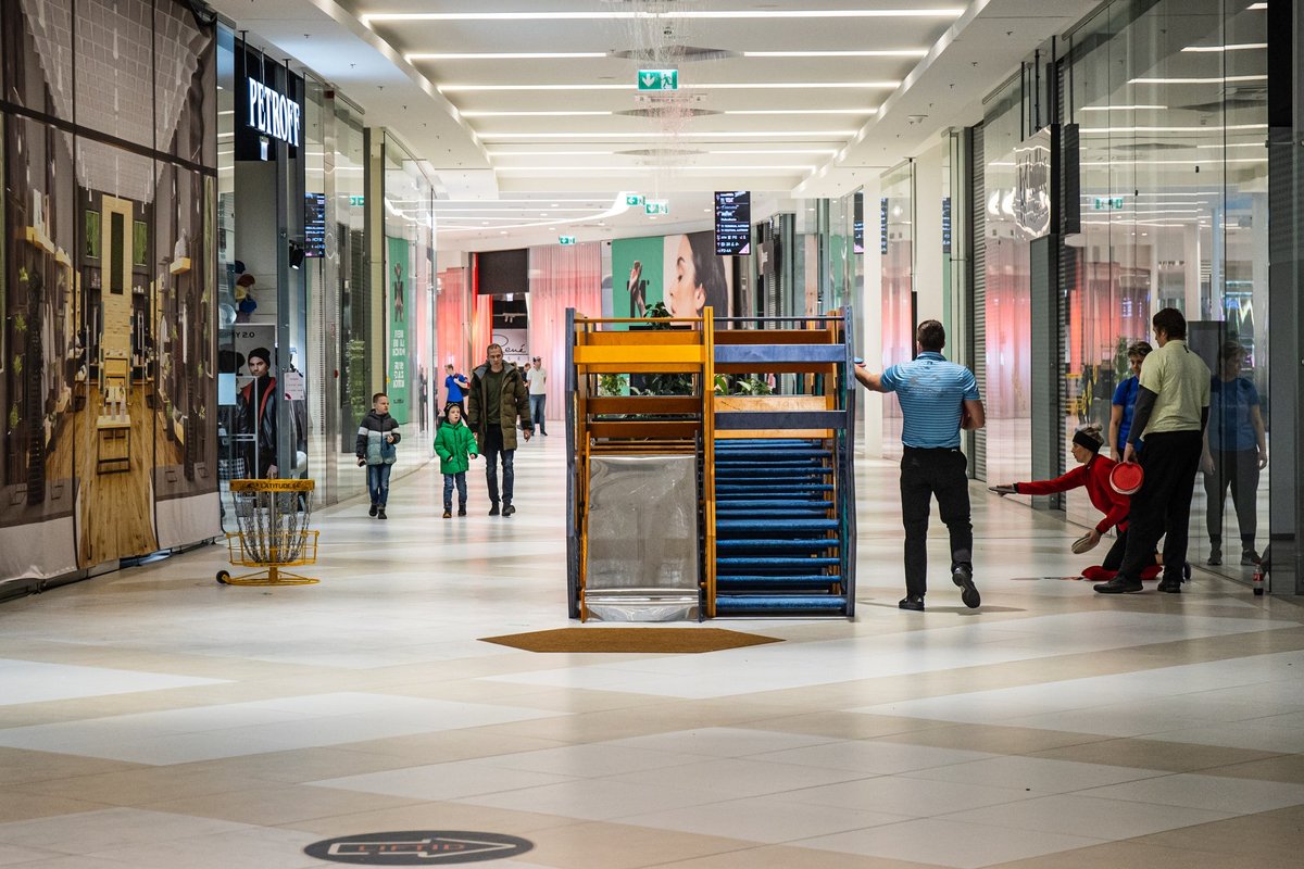 Centrele comerciale trebuie să se adapteze noii generații, ale cărei obiceiuri de cumpărături sunt complet diferite