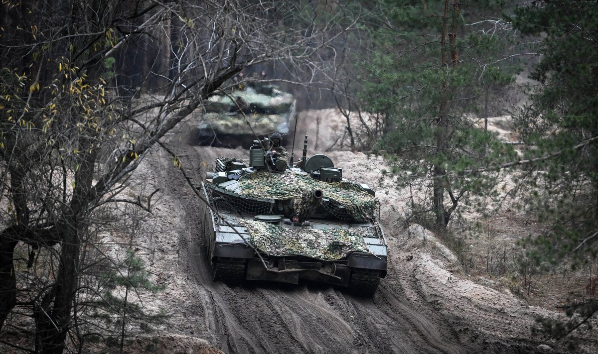 Vene T-80 tankid Lõmani all