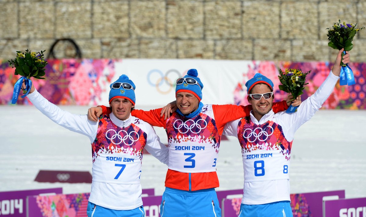 Максим Вылегжанин, Александр Легков и Илья Черноусов после гонки в Сочи (слева направо)