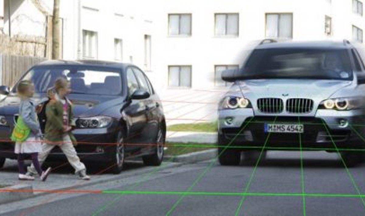 BMW leiutis Amulett: tülikale jalakäijale saatja külge, et auto tema ise ära tunneks! Foto: BMW