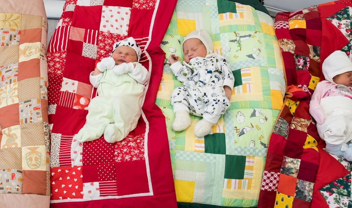 Ida-Tallinna keskhaiglas näidati kuute imikut, kes sündisid 24.02.2018.