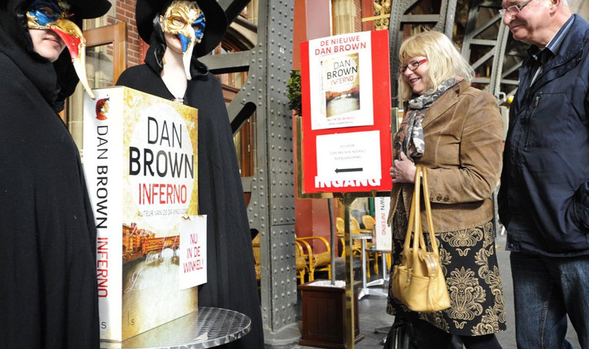 Itaalias ja eriti Firenzes loodetakse, et suure reklaamikära saatel turule toodud uus Dan Browni raamat toob Toscanasse ohtralt turiste. Pildil raamatuesitlus Amsterdamis. 