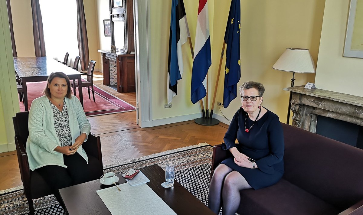 EESTI TUGIPUNKT HOLLANDIS: Eesti suursaadik Hollandis Kaili Terras (vasakul) ja konsul Mare Tropp.