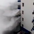 VIDEO | Tenerifel purustasid hiigellained kolmanda korruse rõdusid