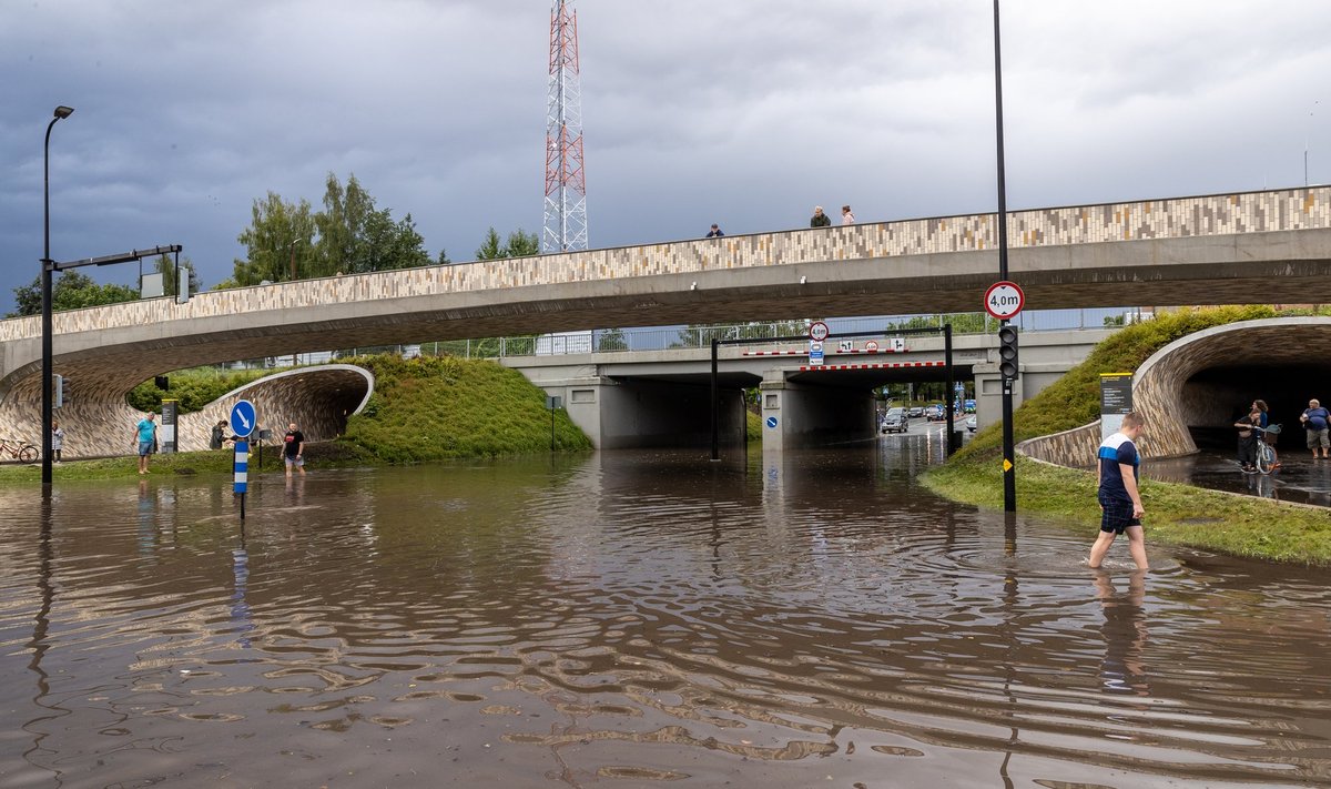 Üleujutus halvas Tartus kriitilise tähtsusega taristu. Mõni aasta tagasi avatud Riia-Vaksali viadukt on Maarjamõisa haiglale lähim ristmik.