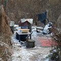 ФОТО DELFI: Раковина, туалет из шин и прочие ”условия”. В Мустамяэ на лесной опушке уже седьмой год живут бездомные