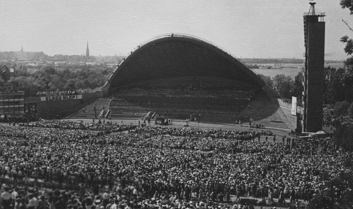 1969. aasta juubelilaulupidu oli suurejoonelisem kui ükski varasem. Sellest võttis osa 771 kollektiivi 30 230 laulja ja pillimängijaga.