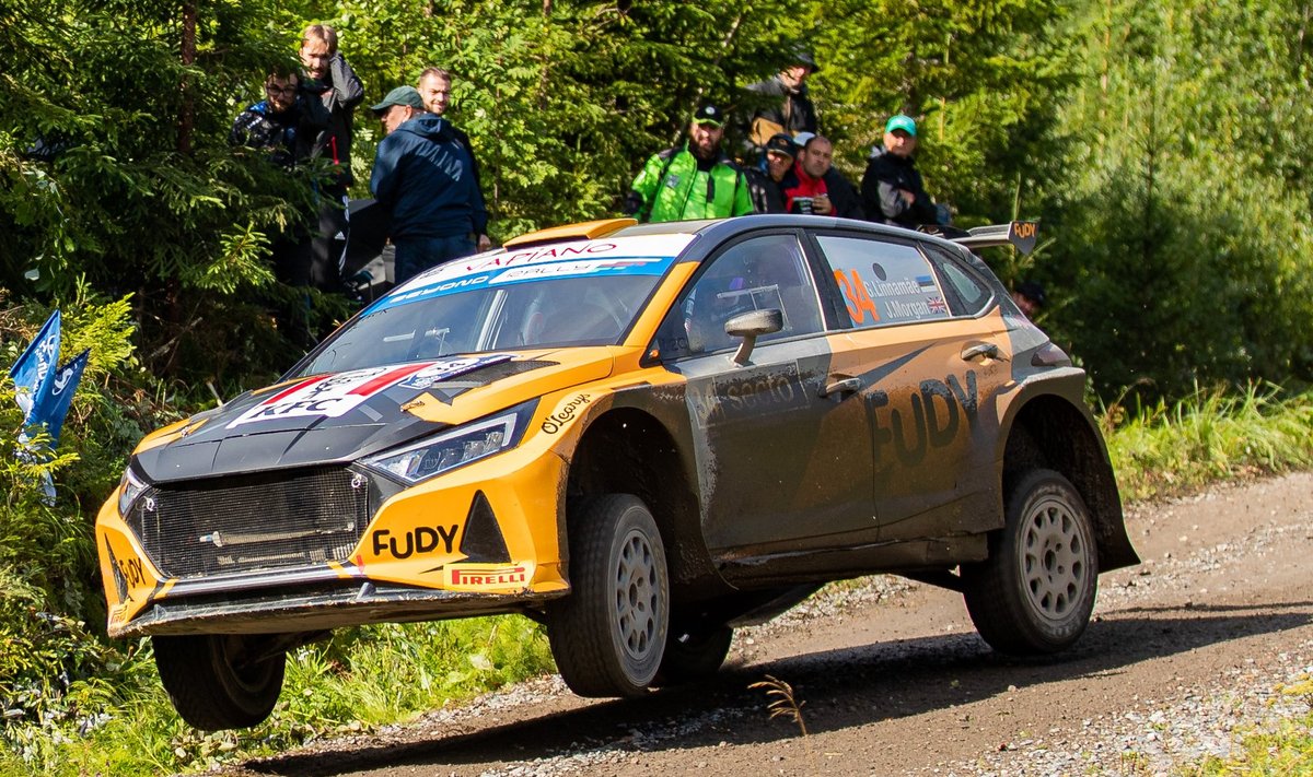 Georg Linnamäe kihutas Soomes kohati WRC2 tippsõitjatega võrdses tempos.