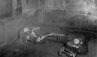Pompei "käsitööliste majast" 1930ndatel leitud skeletid