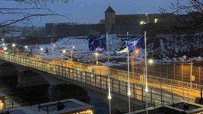 Мост ночью. Эстония начала подготовку к закрытию в 23:00