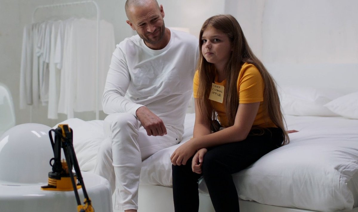 RAHVUSVAHELINE: Filmis on näitlejaid kogu maailmast. Pildil Marlon (Johann Urb, vasakul) ja Alex (Anna Elisabeth Leetmäe).