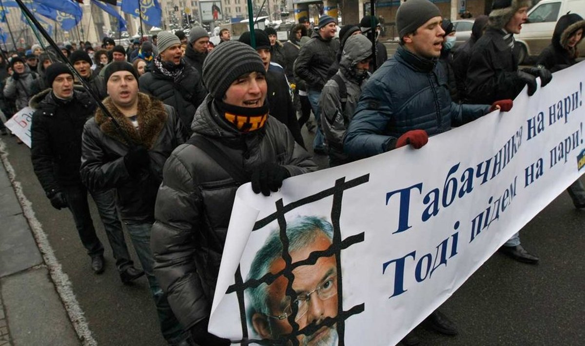 Vene keele riigikeeleks kuulutamine võib tuua protestid. Pildil on aga meeleavaldus ukraina keele toetuseks.