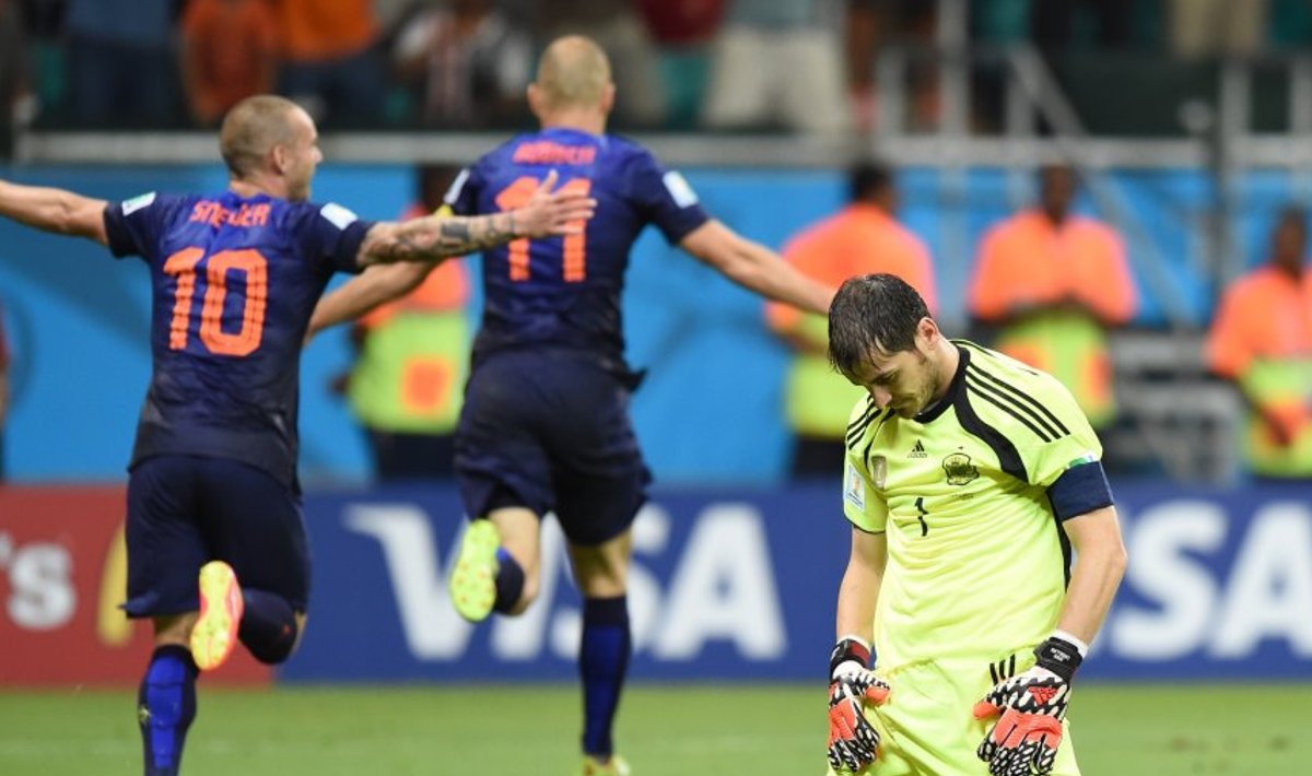 Iker Casillas on lasknud MMil Hollandil endale piinliku värava lüüa