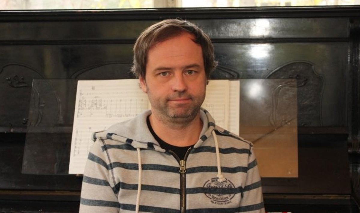 Helilooja Tõnu Kõrvits oma stuudios.