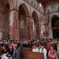 FOTOD: Imelised helid ja kaunid külalised! Klaaspärlimängu avakontsert tõi Jaani kiriku rahvast täis