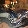 ФОТО: Нарушивший правила BMW столкнулся с Mercedes, водитель сбежал
