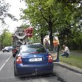 ФОТО: В Тарту столкнулись легковушка и грузовик: образовалась пробка, на дорогу протекло масло