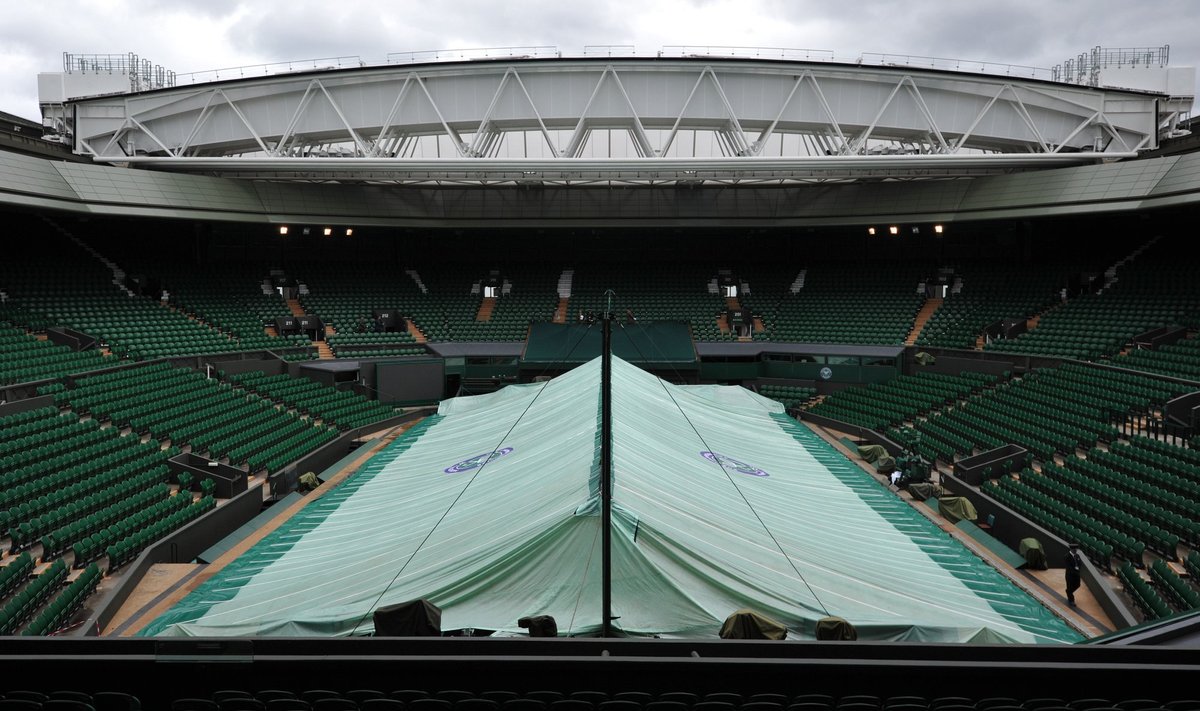 A general view shows the covers over centre court at the All England Tennis Club in Wimbledon, southwest London, on June 23, 2013 on the eve of the start of the 2013 Wimbledon Championships tennis tournament. AFP PHOTO / CARL COURT -  RESTRICTED TO EDITORIAL USE