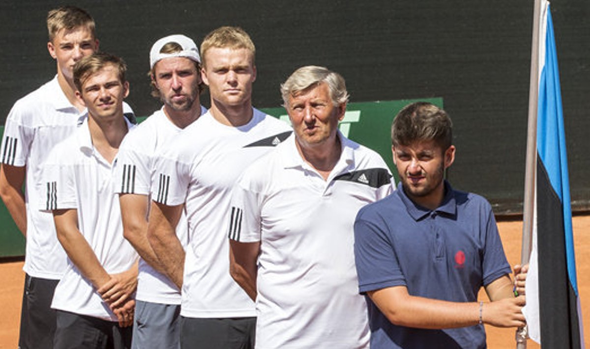 Eesti Davis Cupi meeskond San Marinos: Peeter Lamp, Jürgen Zopp, Vladimir Ivanov, Mattias Siimar ja Kenneth Raisma.