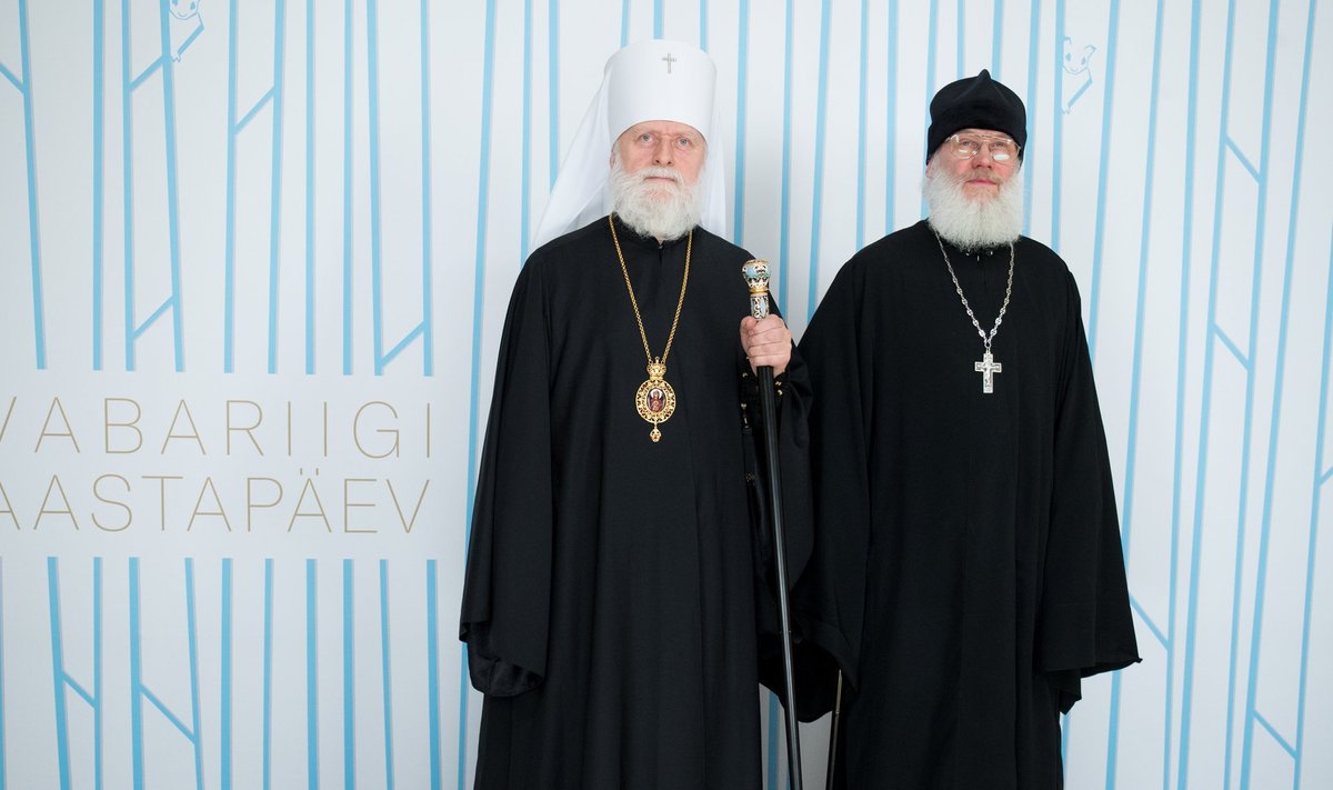 Глава Эстонской православной церкви Московского патриархата митрополит Евгений и сопровождающий его протоиерей Ювеналий.