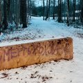 FOTOD | Nõmme-Harku terviseraja kiviplokile soditi ukrainavaenulik sõnum