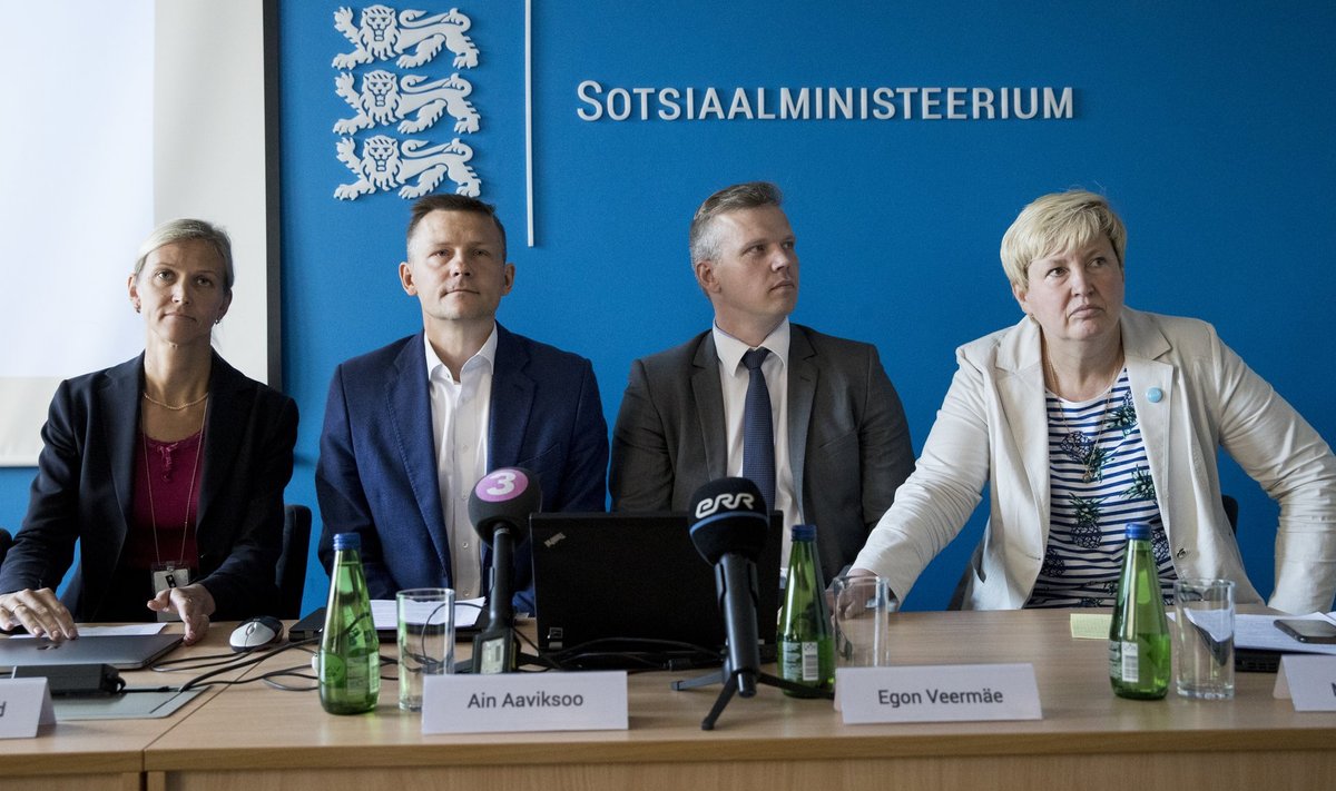 Kuidas nurjus SKAIS2? Sotsiaalministeeriumi pressikonverentsil selgitavad toimunut Katrin Reinhold, Ain Aaviksoo, Egon Veermäe ja Marika Priske.