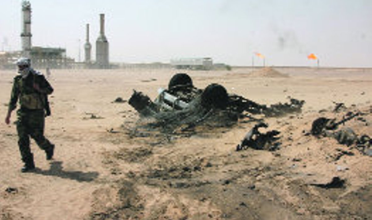 Enesetaputerroristide lõhkenud autopomm Jeemenis Marib´i naftatööstuse lähedal. Rünnaku tulemus: 4 hukkunud terroristi ja 1 turvamees.