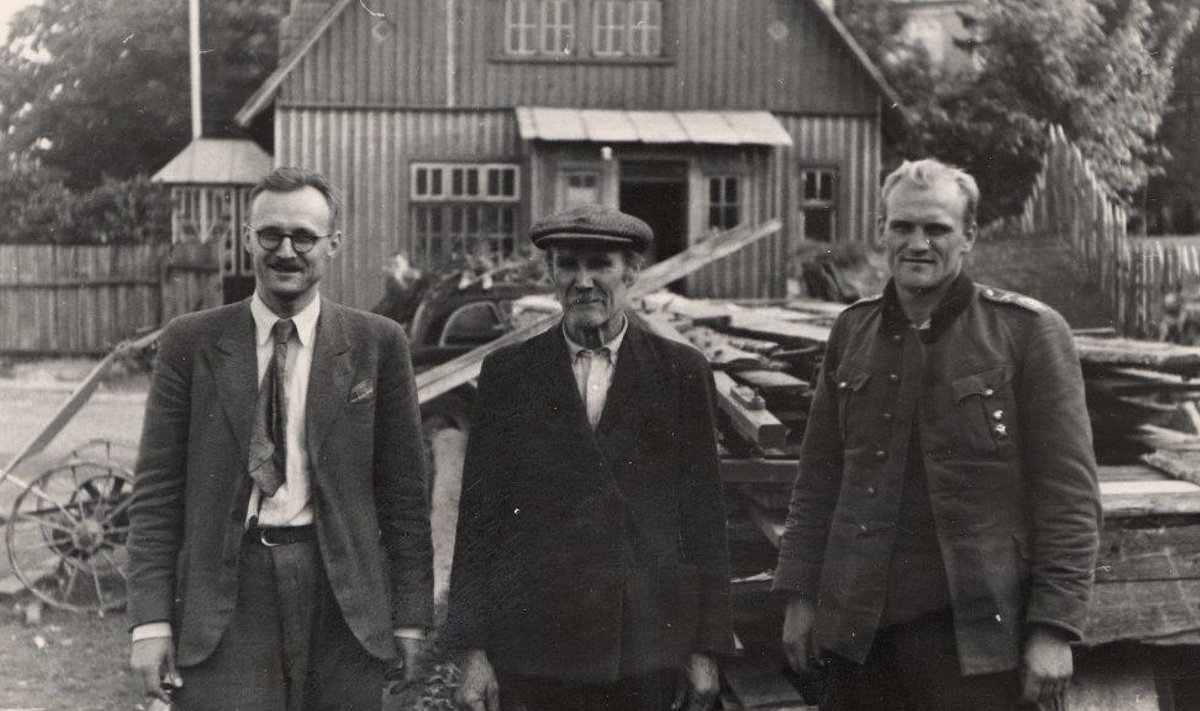 22. september 1944. Vastupanu üks juhte ja Paul Kerese seltsikaaslane Juhan Reigo (vasakul) koos isa ja vennaga.