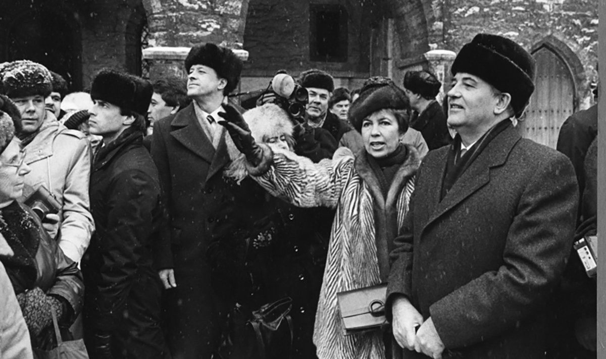 Mihhail Gorbatšov külastas Tallinna 1987. aasta veebruaris.. Pildil koos abikaasa Raissaga Raekoja platsil