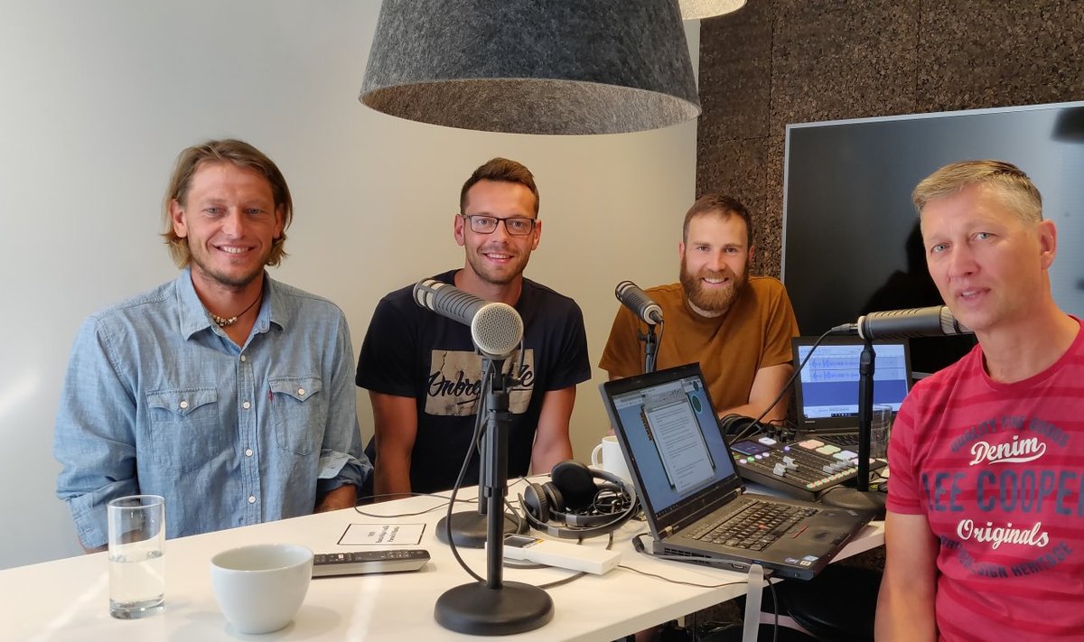Rivo Vesik, Karl Rinaldo, Andres Toobal ja Andrei Ojamets Manta Maja stuudios. 
