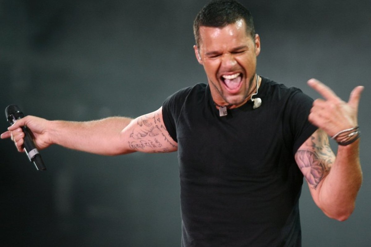 Ricky Martin postitas endast palja alakehaga pildi